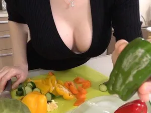 Em đừng nói gì nhé tý cô cho bắn tinh vào lồn