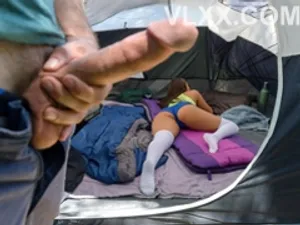 Cô giáo dễ thương với chiếc váy ngắn luôn bị quấy rối ở trường